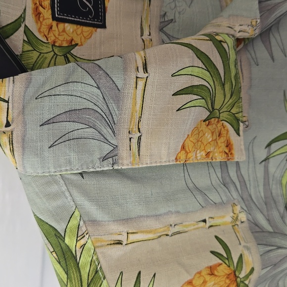 Bermuda Bay (Silk) Pineapple Print Men's Shirt - Picture 3 of 9